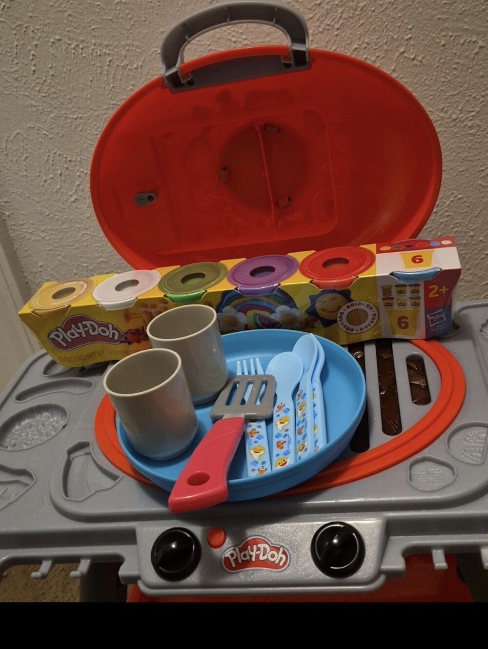 PLAY-DOH ULTIMATE KID-SIZED BBQ GRILL AND ACCESSORIES - Picture 3 of 11